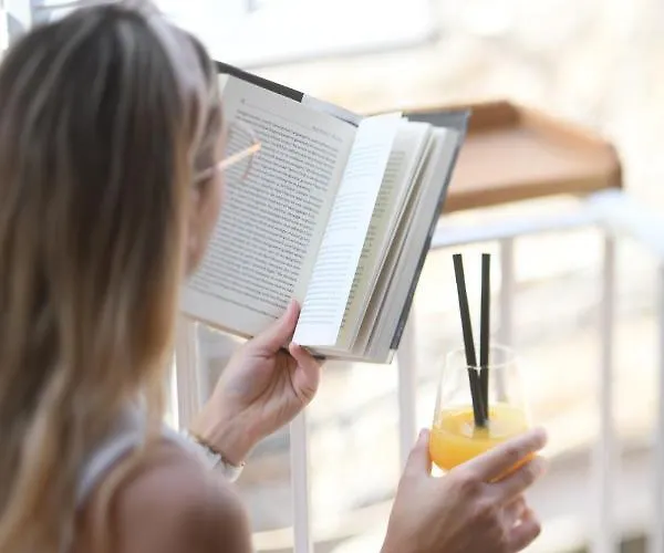 Throne Iv Apartamento