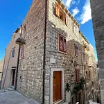 Throne Iv * Dubrovnik