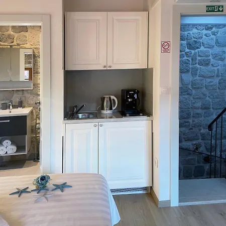 Apartament Throne I&iv *