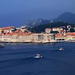 Apartman Throne Iv *