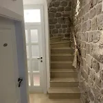 Apartman Throne Iv *