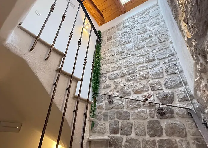 Throne Iv * Dubrovnik