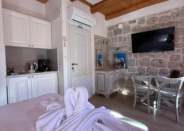 Throne Iv Apartman *