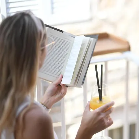 Throne Iv Apartamento