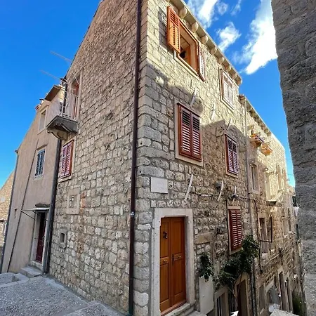 Throne Iv * Dubrovnik